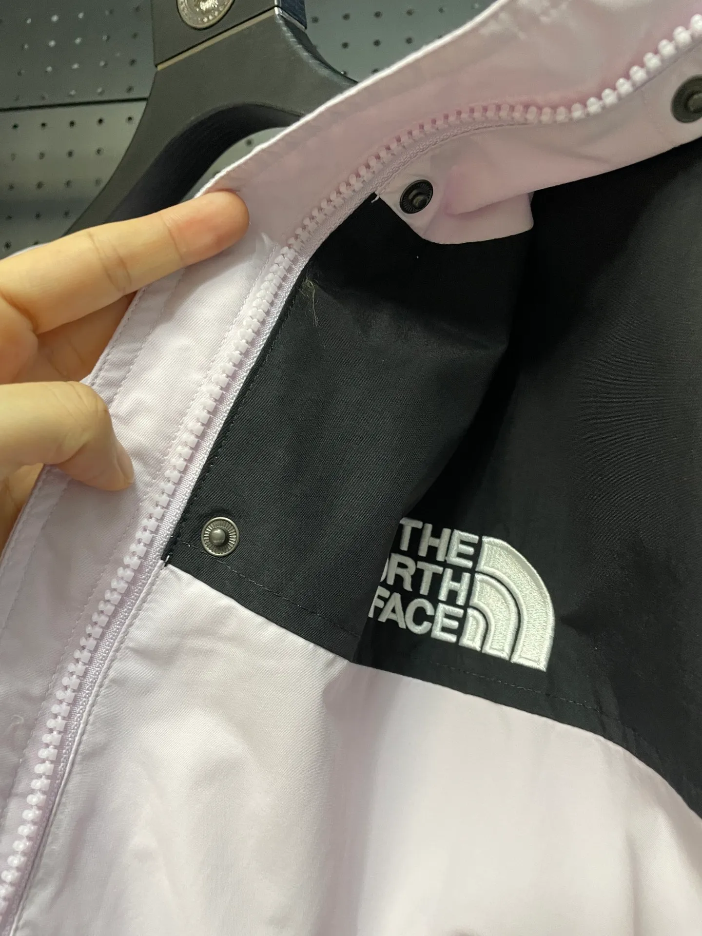 Purple The North Face 〖 〗 1. ： DRYVENT Breathable ， ， 。 2. ： 、 Breathable Wear-Resistant 。 3. ： 4.Size： ， ！ ~ Size：S-L